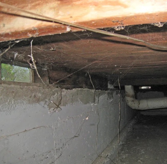 Crawl Space Water Removal in Tiverton, RI